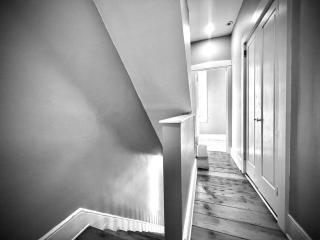 THE STAGE HOUSE - CITY CENTER THEATER DISTRICT - 2