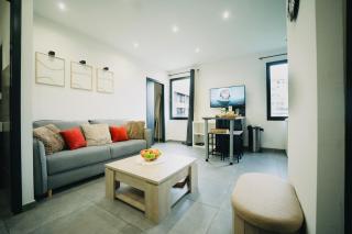 Logement haut de gamme climatisé, à proximité immédiate de la gare-Air-Conditioned, Near Train Station - 6