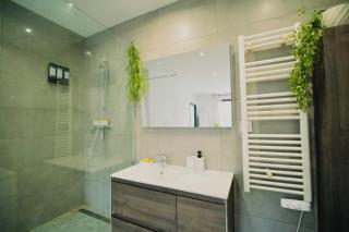 Logement haut de gamme climatisé, à proximité immédiate de la gare-Air-Conditioned, Near Train Station - 4