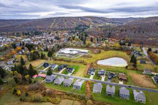 Village Townhouse Walk to Shops Garage - 7