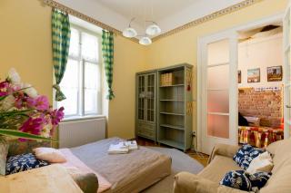 Cosmopolis Octogon - 8