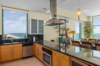 Penthouse Jr Unrivaled Luxury Insane Views - 7