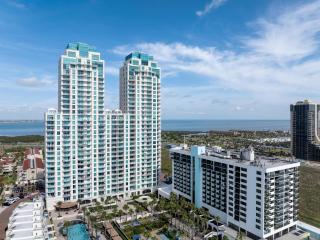 Penthouse Jr Unrivaled Luxury Insane Views - 0