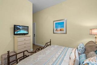 Penthouse Jr Unrivaled Luxury Insane Views - 4