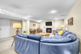 Off The Hook Spacious Home with Pool Firepit Large Yard - 7