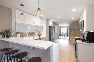 Central Location Gym Hot Tub Villa - 2