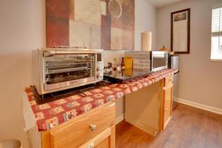 Springfield Apt with Deck and Central Location! - 3