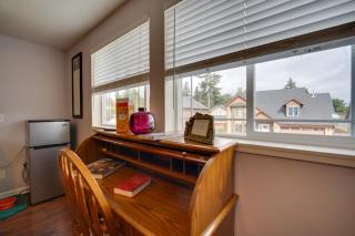 Springfield Apt with Deck and Central Location! - 1