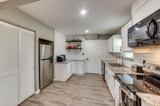 Walk to East Texas AandM! Home with Pet-Friendly Yard - 2