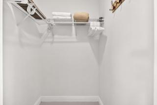 Sleek Kitchenette & Queen Bed - 3