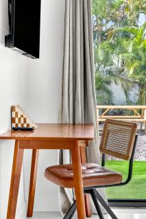 Sleek Kitchenette & Queen Bed - 2