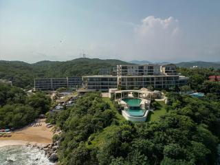 Luxury Oceanfront 2BR Condo Su Casa - 0