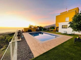 Vistas al mar, montaña y volcán - 0