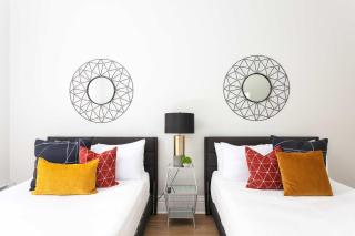 Gaslamp Loft Escape Sleeps 7 in Style - 4