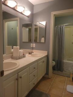 2BD Modern House with heated pool in North Vegas - 8