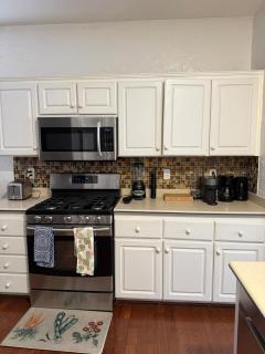 2BD Modern House with heated pool in North Vegas - 2