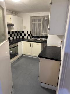 Cosy 1-Bed Flat in Edmonton with great transport links! - 5