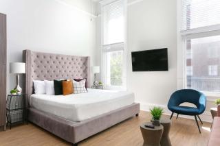 Bright 2BR Loft Sleeps 7 with Full Kitchen and Fast WiFi - 9