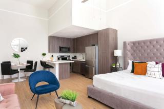 Bright 2BR Loft Sleeps 7 with Full Kitchen and Fast WiFi - 4