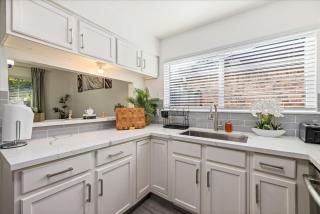 Htown Hot Tub Getaway Swing Set Bbq Yard Games - 5