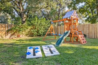 Htown Hot Tub Getaway Swing Set Bbq Yard Games - 9