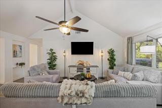 Htown Hot Tub Getaway Swing Set Bbq Yard Games - 5