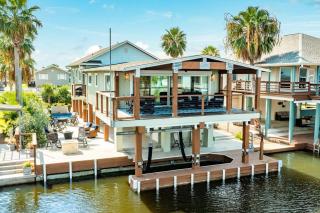 Private Oasis - Bayfront Heated Pool Fire Pit - 0