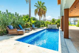 Private Oasis - Bayfront Heated Pool Fire Pit - 8