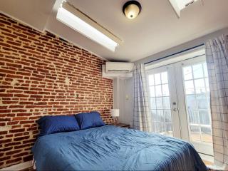 Whole House Walking Distance Stadium Free Parking - 6