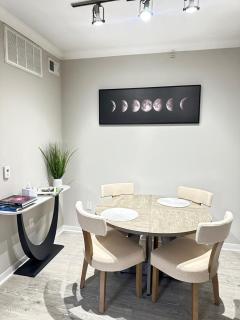 Comfortable 2BR Getaway Close to The Woodlands - 5