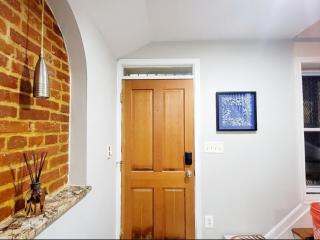 Whole House Walking Distance Stadium Free Parking - 8