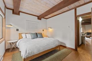 Charming Tahoe Cabin - 9