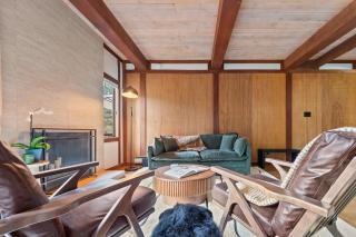 Charming Tahoe Cabin - 8