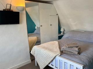 Stylish Town House in Medieval Grid - 6