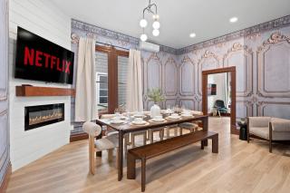 Iconic Mansion with Hot Tub GYM Arcade and Parking - 0