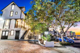 Iconic Mansion with Hot Tub GYM Arcade and Parking - 9