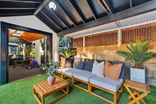 Iconic Mansion with Hot Tub GYM Arcade and Parking - 5