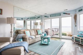 Coastal Serenity 108 Beachfront Condo Near Downtown - 0