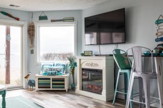 Coastal Serenity 108 Beachfront Condo Near Downtown - 9