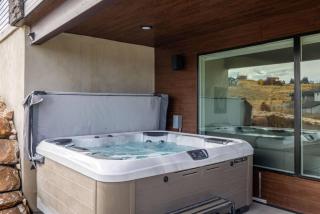 Luxury Lodge with Hot Tub, Theater and Pickleball Court - 9