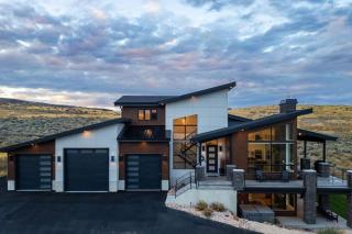 Luxury Lodge with Hot Tub, Theater and Pickleball Court - 8