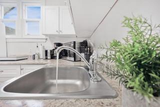 2 BR 1 Bath Apt with Parking and Close to all Amenities - 6