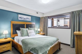 Rockies Getaway 2BR with Patio Hot Tub and Gym - 9