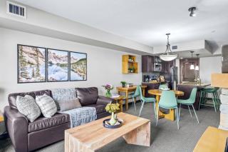 Rockies Getaway 2BR with Patio Hot Tub and Gym - 8