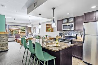 Rockies Getaway 2BR with Patio Hot Tub and Gym - 7