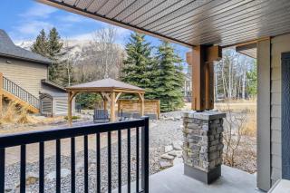 Rockies Getaway 2BR with Patio Hot Tub and Gym - 6