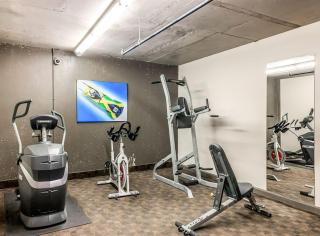 Rockies Getaway 2BR with Patio Hot Tub and Gym - 2