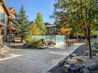 Rockies Getaway 2BR with Patio Hot Tub and Gym - 1