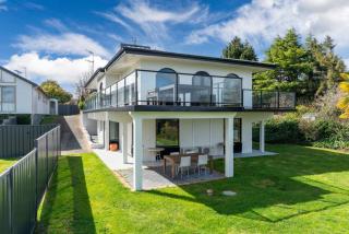 Ultimate Lakefront Getaway - 8