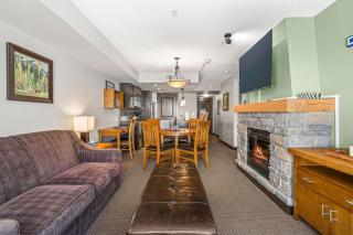 Cozy Oasis 2BR with Hot Tub and Gym 10 Mins to DT - 2